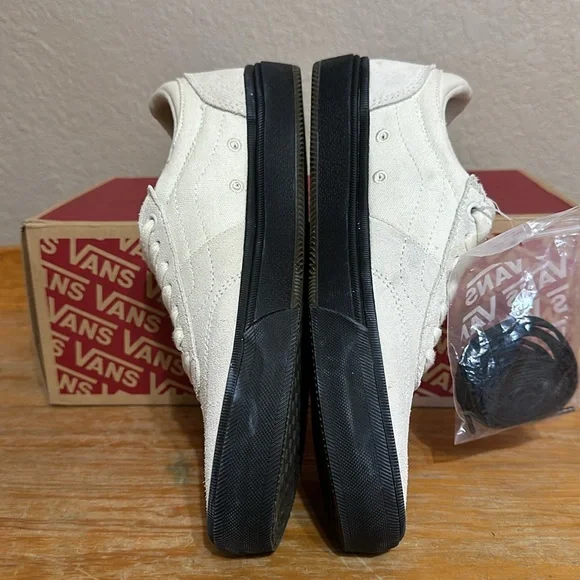 Vans Gilbert Crockett Antique white black men’s size 6.5